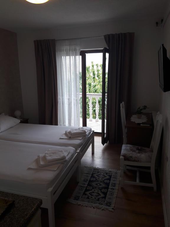 Roza Guest House Сень Екстер'єр фото